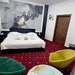 Hotel Zava-boutique Center 3*